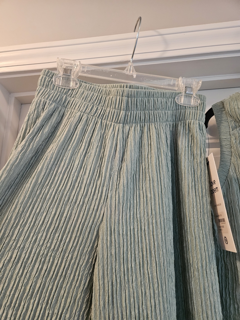 Matching Set: Mint Ribbed Wide-Leg Pants & Top - Picture 4 of 9